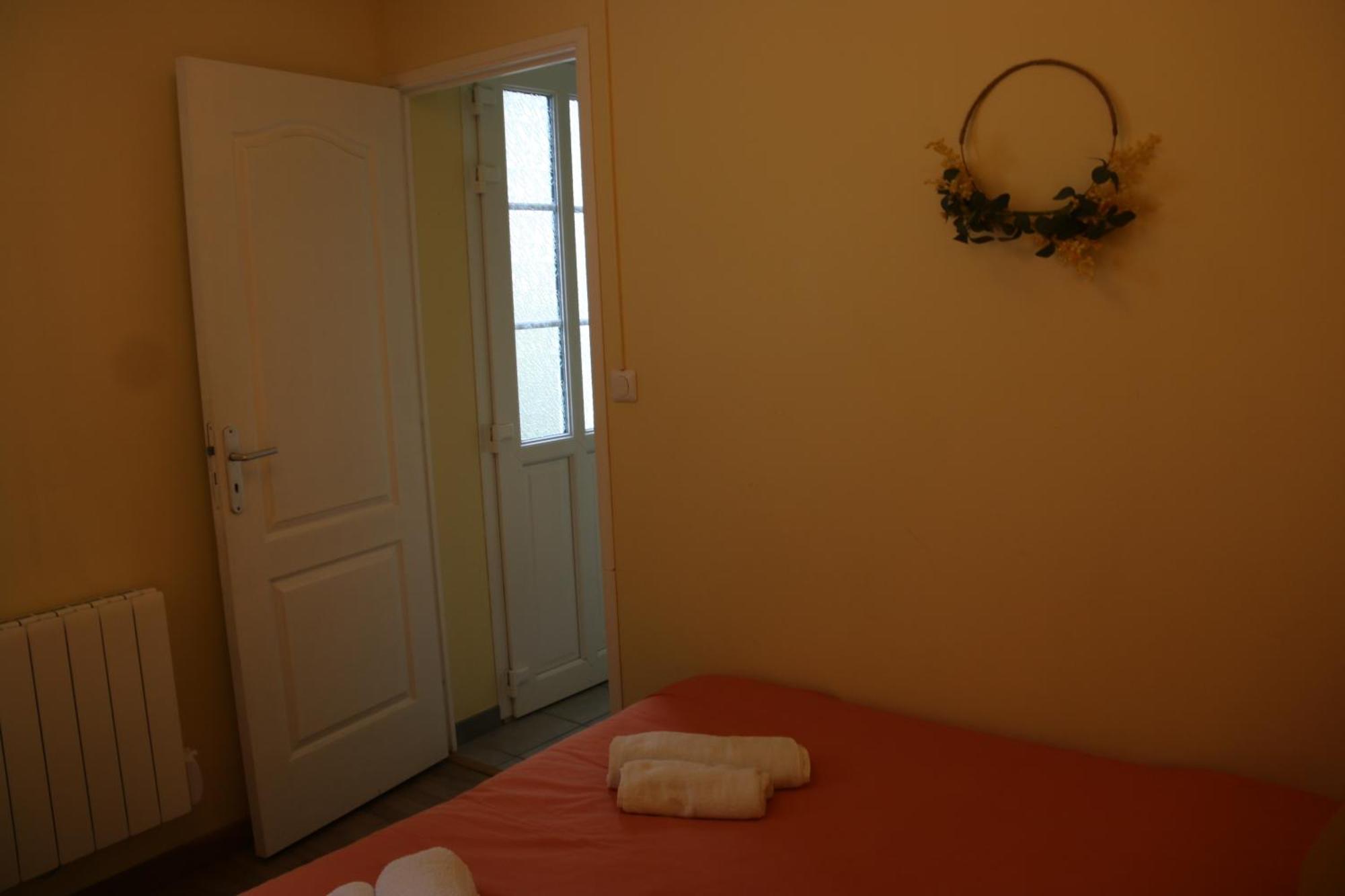 Maison Au Calme 2 Chambres Centre De カーン エクステリア 写真